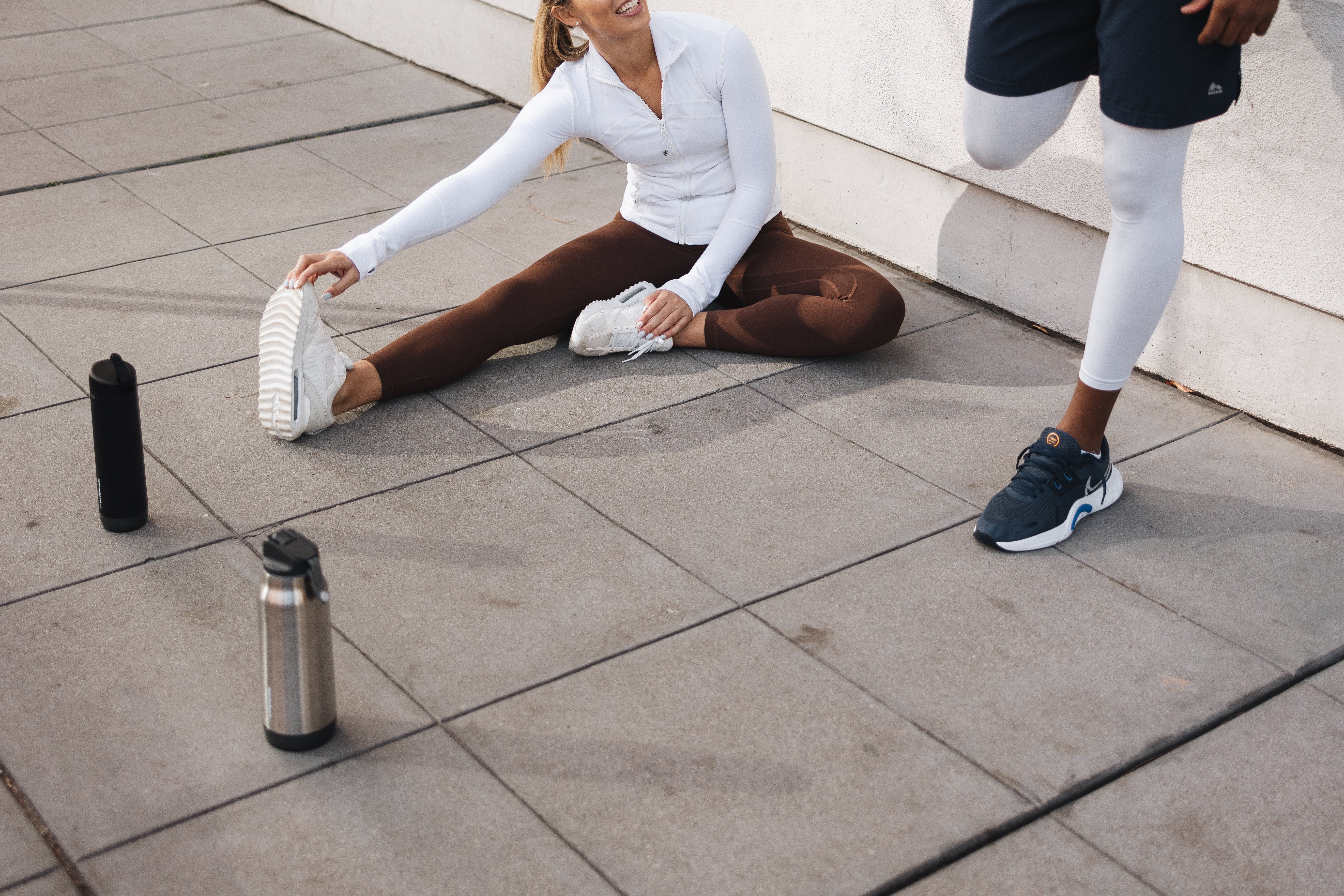 People about to exercise with HidrateSpark wondering how much water to drink to lose weight.